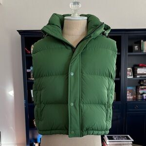 Aritzia The Super Puff Green Vest with Hood size XS
